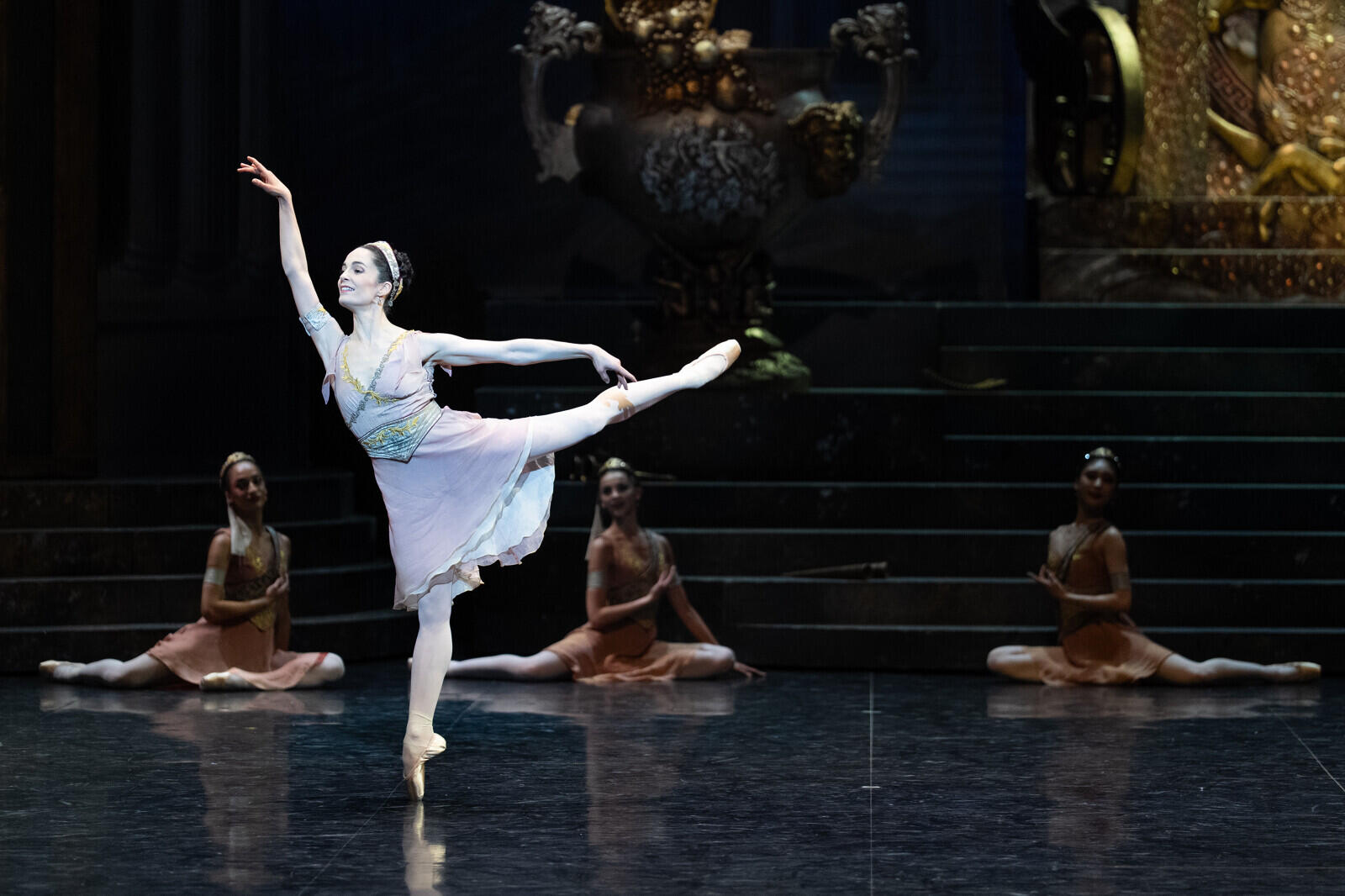 パリ・オペラ座バレエ団のクラシック・バレエをより活性化させた